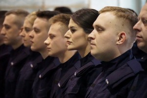 Ślubujący policjanci