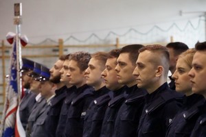 Ślubujący policjanci