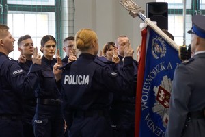 Uczestnicy uroczystego ślubowania policjantów