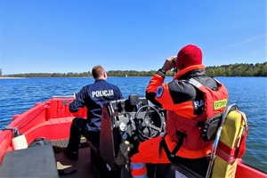 wodniacy i podwodnik