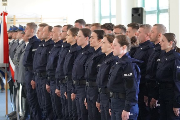 Uczestnicy uroczystego ślubowania policjantów