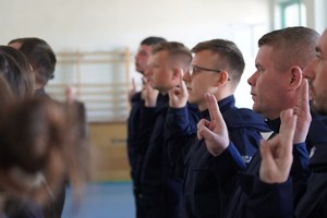 Uczestnicy uroczystego ślubowania policjantów