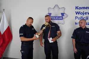 Policjanci podczas spotkania z Komendantem Wojewódzkim Policji w Olsztynie