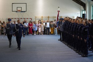 Policjanci i kadra podczas ślubowania