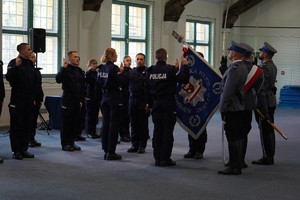 Policjanci i kadra podczas ślubowania