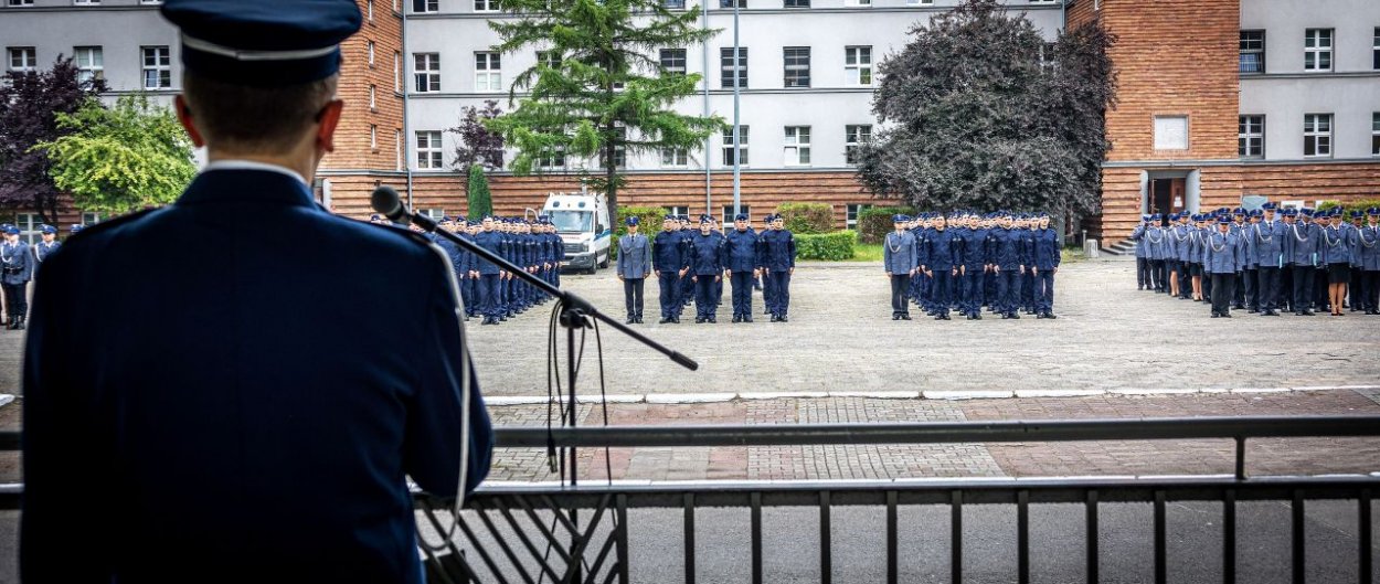 Komendant przemawia. 