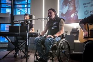 Tomasz Kowalski z zespołem