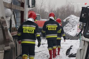 Służby wykonują czynności w miejscu nielegalnego składowania odpadów