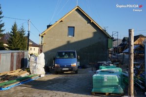 budowa posterunku policji w Istebnej- nieotynkowany budynek, widok od strony wejścia do posterunku