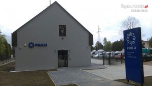 Posterunek Policji w Wilkowicach-widok z zewnątrz na boczna stronę wykończonego budynku