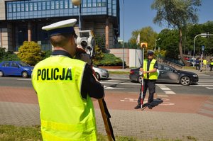 Policjant z Wydziału Ruchu Drogowego podczas szkolenia.