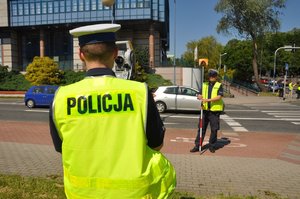 W ramach nowatorskegpo w skali kraju projekt „Cyfrowe Obserwatorium Bezpieczeństwa województwa śląskiego – śląska policja bliżej społeczeństwa” - policjanci na szkoleniu uczą się obsługi nowego sprzętu.