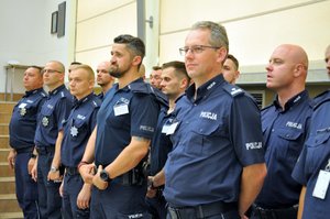 Policjanci podczas uroczystego zakończenia wojewódzkich eliminacji do Ogólnopolskich Zawodów Policjantów Prewencji Turniej Par Patrolowych „Patrol Roku 2019”