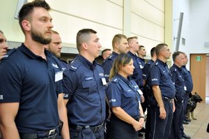 Policjanci podczas uroczystego zakończenia wojewódzkich eliminacji do Ogólnopolskich Zawodów Policjantów Prewencji Turniej Par Patrolowych „Patrol Roku 2019”