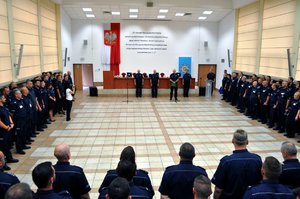 Policjanci podczas uroczystego zakończenia wojewódzkich eliminacji do Ogólnopolskich Zawodów Policjantów Prewencji Turniej Par Patrolowych „Patrol Roku 2019”