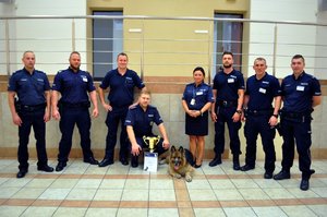 Policjanci z Komendy Miejskiej Policji w Katowicach podczas pamiątkowego zdjęcia w trakcie wojewódzkich eliminacji do Ogólnopolskich Zawodów Policjantów Prewencji Turniej Par Patrolowych „Patrol Roku 2019”