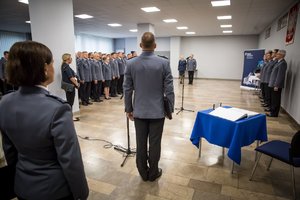 Policjanci podczas spotkania pożegnalnego inspektora Kuci