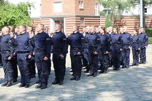 Ślubowanie policjantów na placu apelowym OPP w Katowicach.