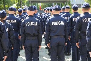 Ślubowanie policjantów na placu apelowym OPP w Katowicach.