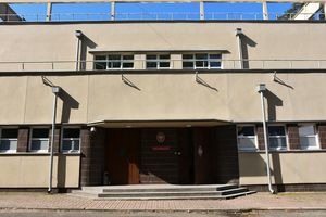 Wejście do budynku sądu