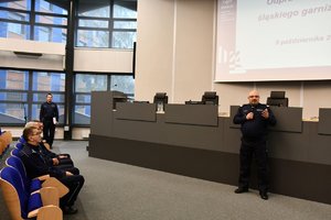 Komendant Wojewódzki Policji w Katowicach podczas przemówienia