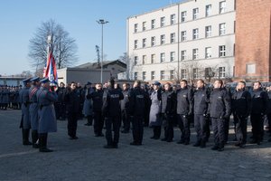 Zdjęcie kolorowe. Uroczystość ślubowania. Część poświęcona uroczystemu ślubowaniu - odczytaniu roty przez Komendanta