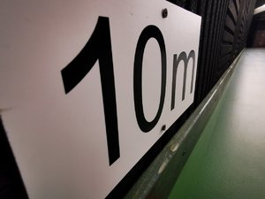 Tabliczka informacyjna z odległością &quot;10 m&quot;