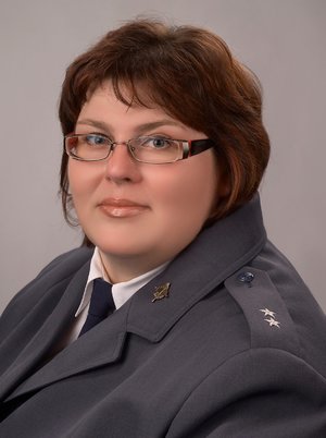 Beata Maksymow-Wendt w mundurze służby więziennej