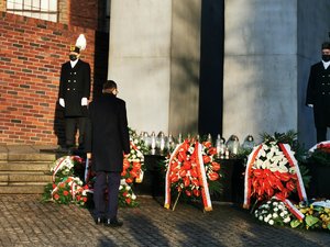 Premier składa hołd poległym górnikom.