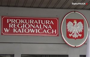 Zdjęcie kolorowe. Front budynku Prokuratury Regionalnej i Prokuratury Okręgowej w Katowicach