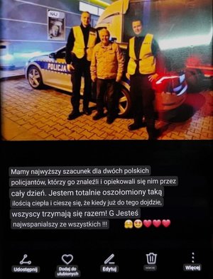 Zrzut ekranu z komunikatora internetowego. Oprócz tekstu, widoczne jest zdjęcie, na którym odnaleziony mężczyzna stoi wraz z policjantami przy radiowozie.