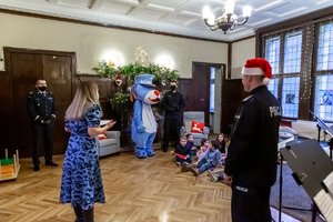 Spotkanie świąteczne mundurowych z\ dziećmi z Domu Dziecka w Katowicach.