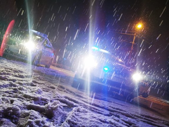 Trudne warunki na drogach z uwagi na opady śniegu.