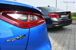 nieoznakowany radiowóz kia stinger i bmw