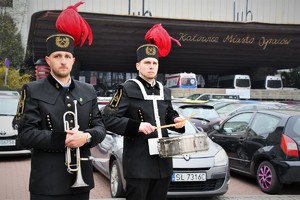 Bębniarz i trębacz z orkiestry górniczej.