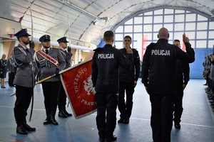 Policjanci w trakcie ślubowania.