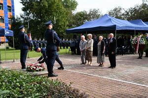 Delegacja składa wieniec na Grobie