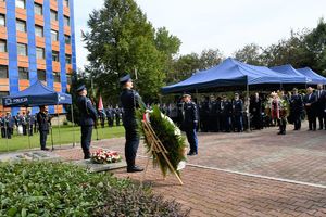 Komendant Główny Policji składa wieniec na Grobie