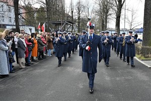 zdjęcie przedstawia przemarsz orkiestry