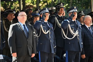 Komendanci wśród uczestników uroczystości
