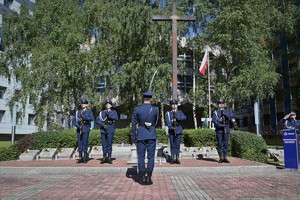 Warta honorowa przed grobem