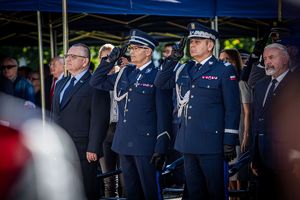 Komendanci wśród uczestników uroczystości