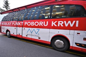 Na zdjęciu mobilny ambulans krwiodawstwa.