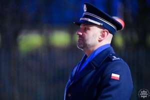 Na zdjęciu policjant podczas uroczystości