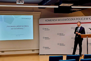 Zdjęcie prelegenta w trakcie wypowiedzi