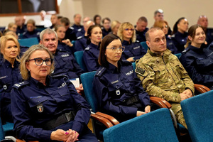 Zdjęcie policjantów uczestniczących w seminarium