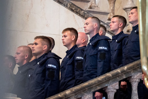 Zdjęcie nowo przyjętych policjantów