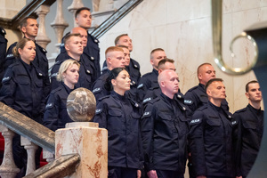 Zdjęcie nowo przyjętych policjantów