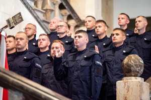 Zdjęcie ślubujących policjantów