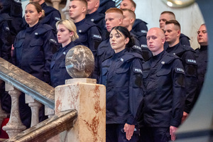 Zdjęcie przyjętych policjantów